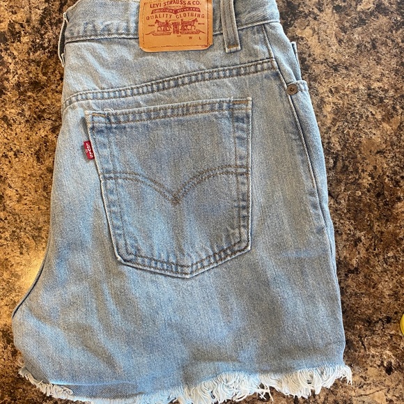 High Waisted Levi Shorts - Picture 4 of 7